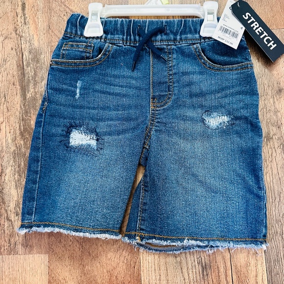NEW OshKosh B'Gosh Stretch Elastic Waist Denim Jean Shorts Size 4 or 10 - Picture 1 of 5